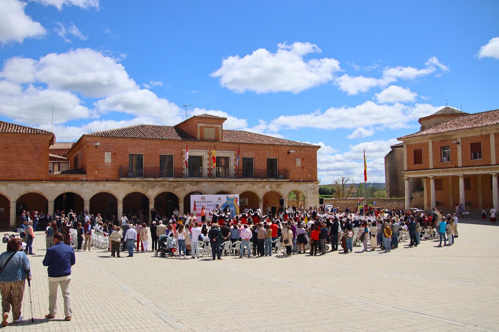Las imágenes del encuentro folclórico en Rioseco