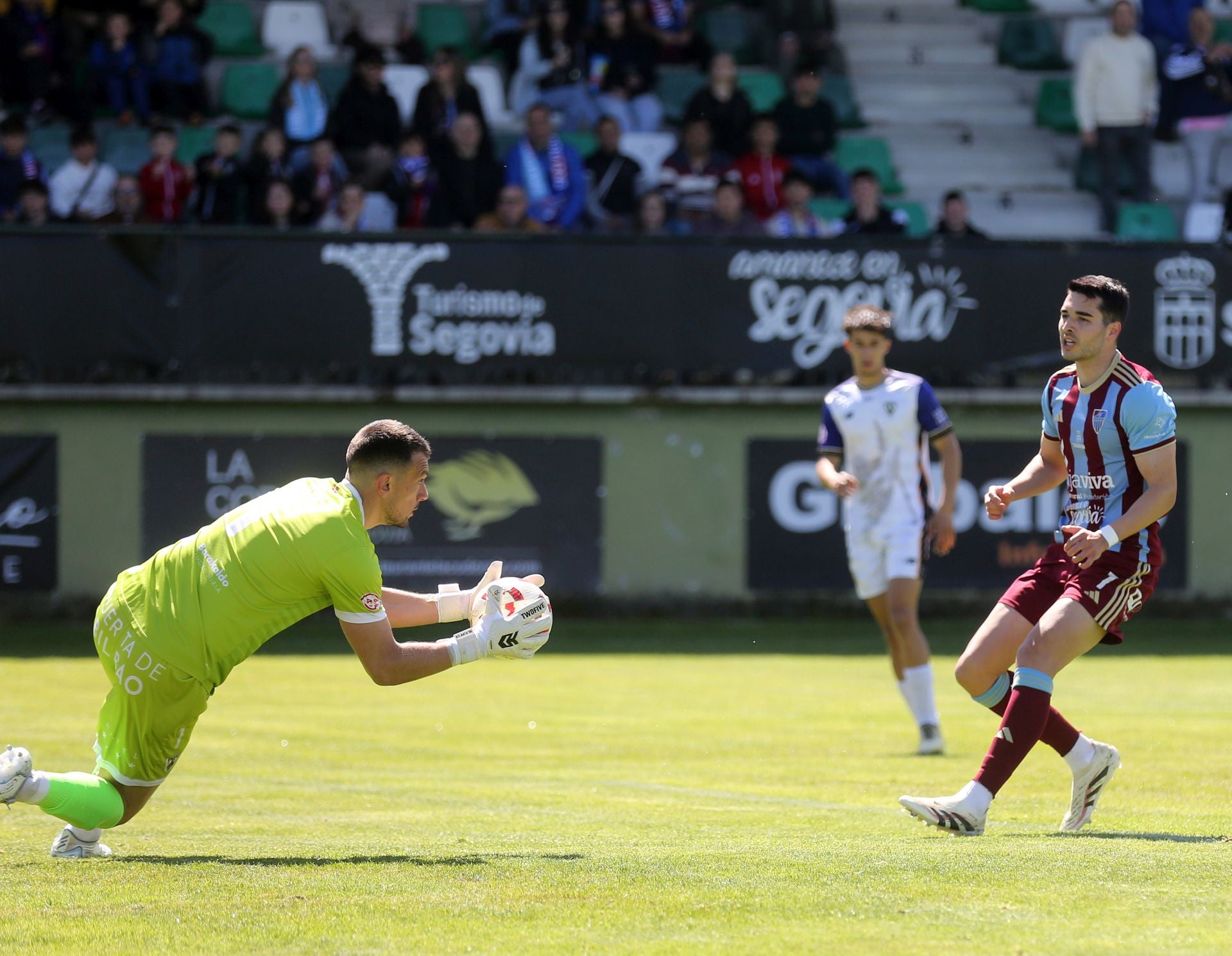 Fotos del partido entre la Segoviana y el Barakaldo