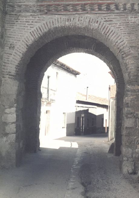 Arco de San Miguel, entrada de la muralla.