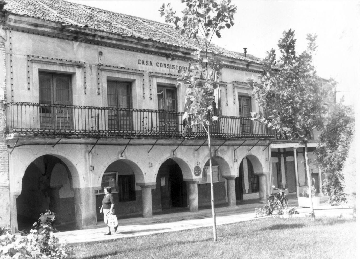 El Ayuntamiento de Olmedo en una imagen antigua.