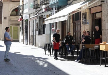 El cero eléctrico castiga al comercio de la calle Santiago y trastoca pero menos a los bares