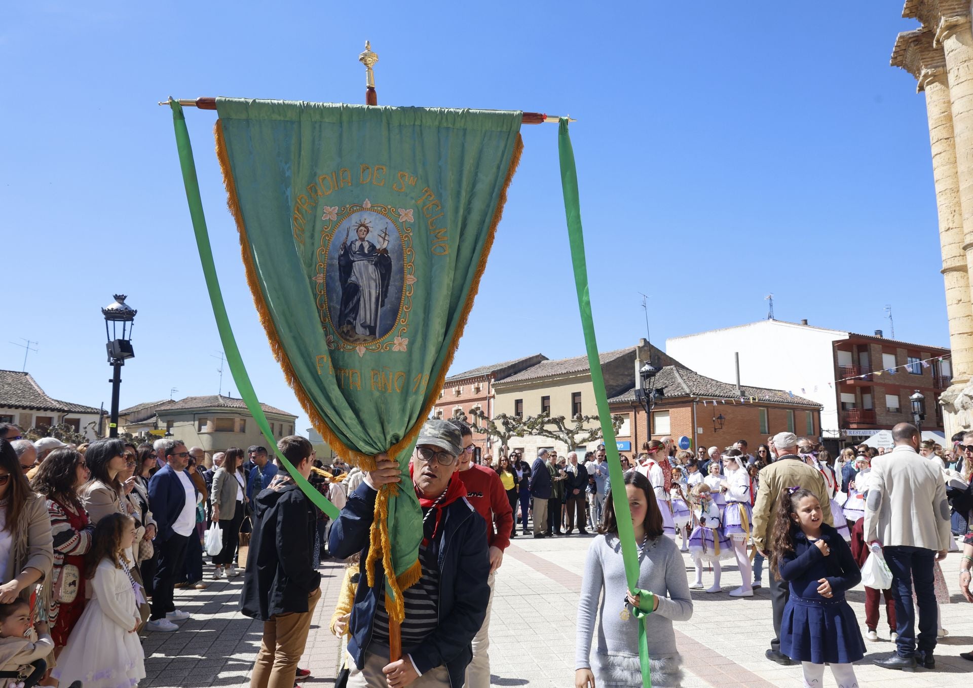 Frómista vibra con la procesión por San Telmo