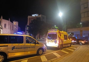 Conduce ebria, ignora a la Policía y adelanta en línea continua hasta chocar con otro turismo