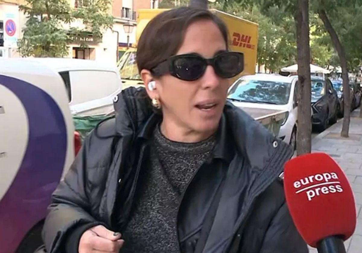 Anabel Pantoja no para recibir críticas por sus constantes viajes en avión con su hija