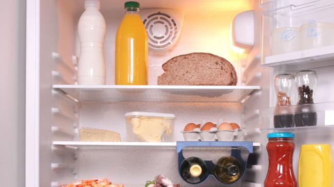 ¿Y cuánto tiempo dura la comida en la nevera de forma segura sin luz si no abrimos demasiado la puerta?
