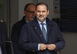 El exministro José Luis Ábalos tras salir del Tribunal Supremo.