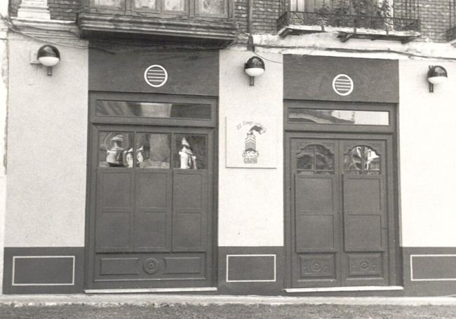 Fachada de El Largo Adiós, en una fotografía del siglo pasado.