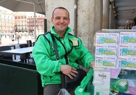Roberto Ojero en su puesto de la calle Santiago