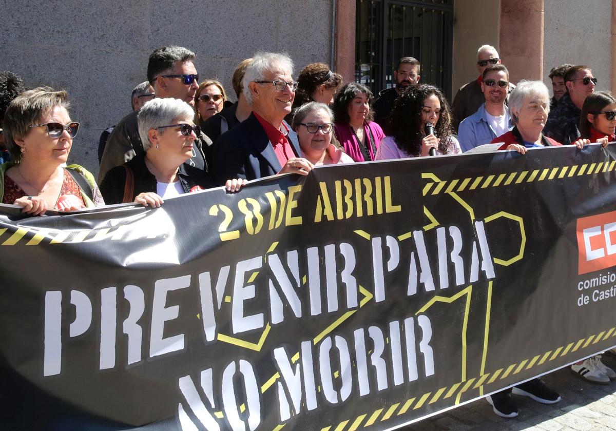 Miembros de los sindicatos segovianos presentan los actos de reivindicación por el Día del Trabajo.