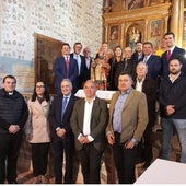 Alcaldes y concejales de la comarca, en el interior de la ermita de Santa Ana de Pozuelo
