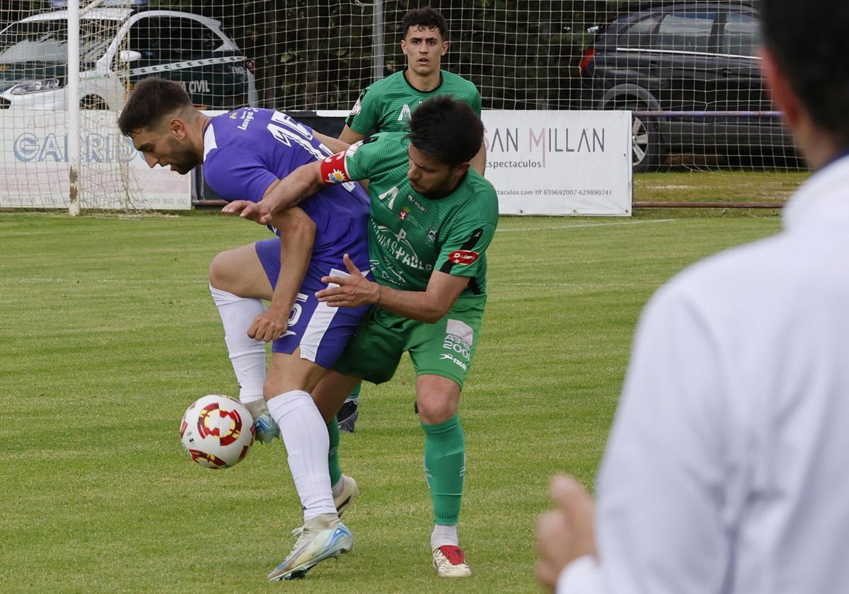 Conde, en una acción del partido entre el Becerril y el Astorga.
