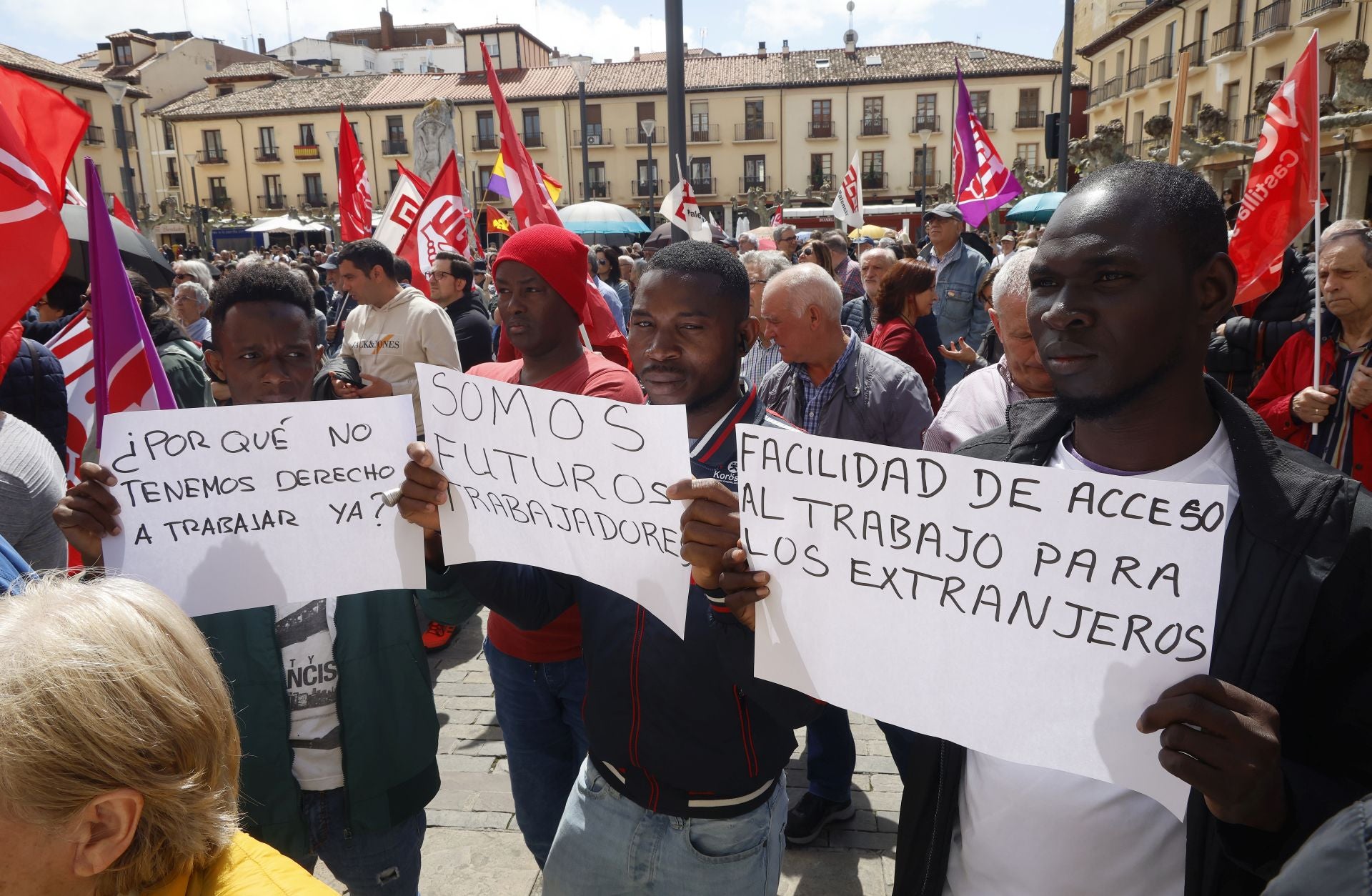 Festivo y reivindicativo Primero de Mayo en Palencia