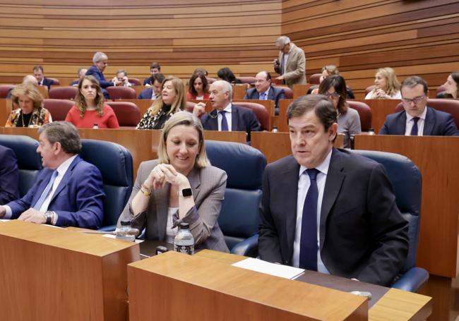 El presidente Mañueco, al inicio del pleno de las Cortes en el que respondió a la última pregunta de control a la Junta de Luis Tudanca.