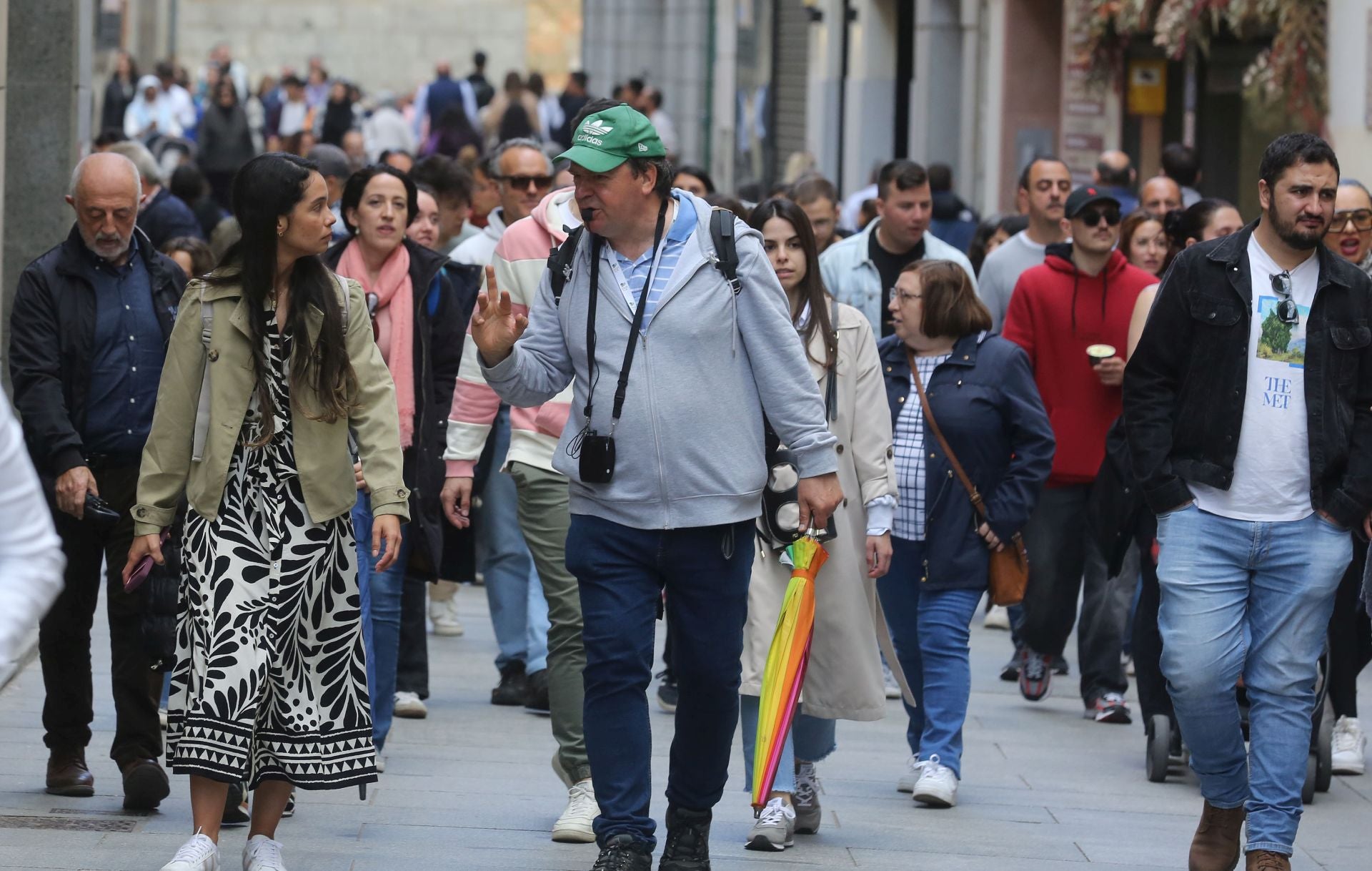 Fotos: Segovia recibe a miles de turistas el primer día del puente
