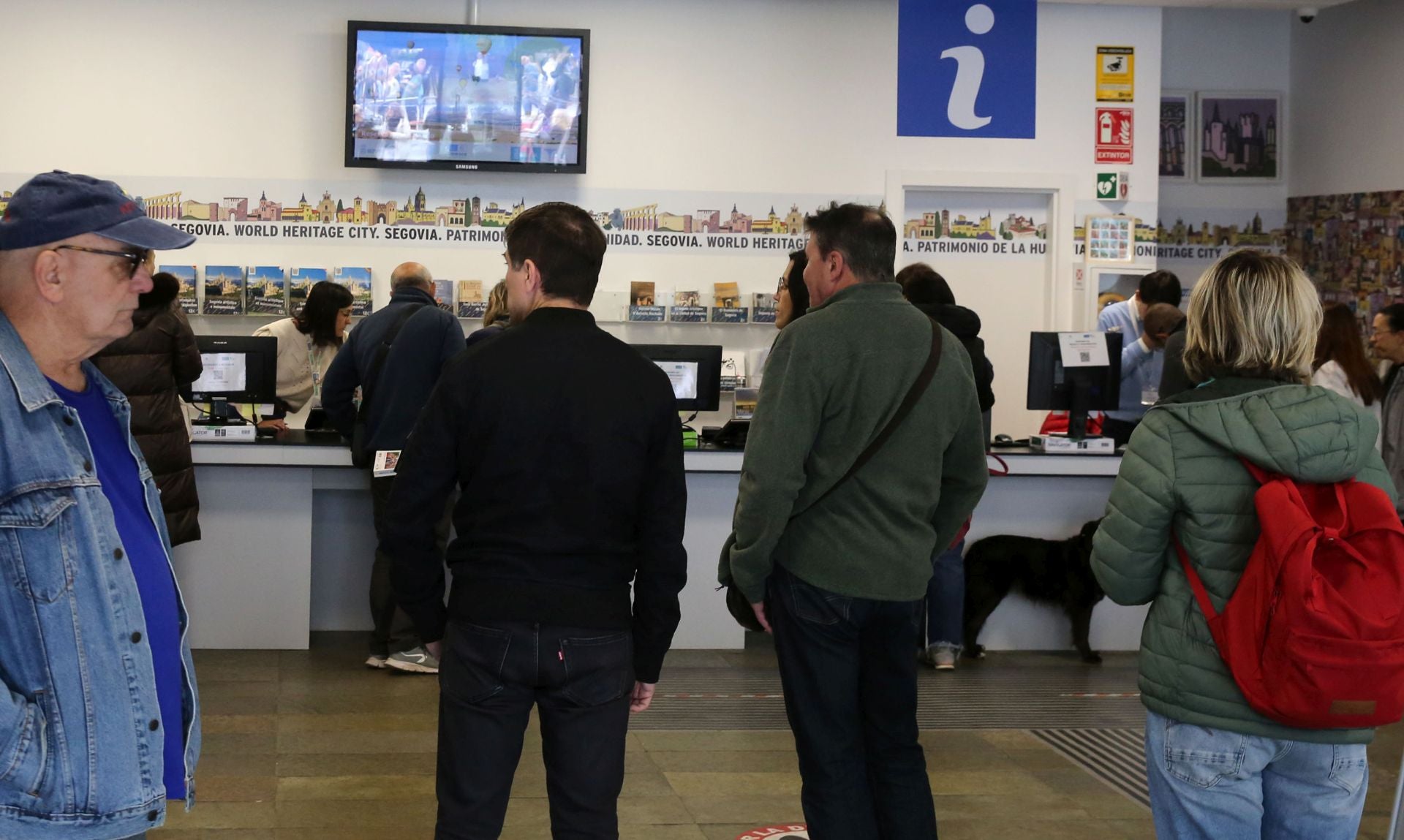 Fotos: Segovia recibe a miles de turistas el primer día del puente