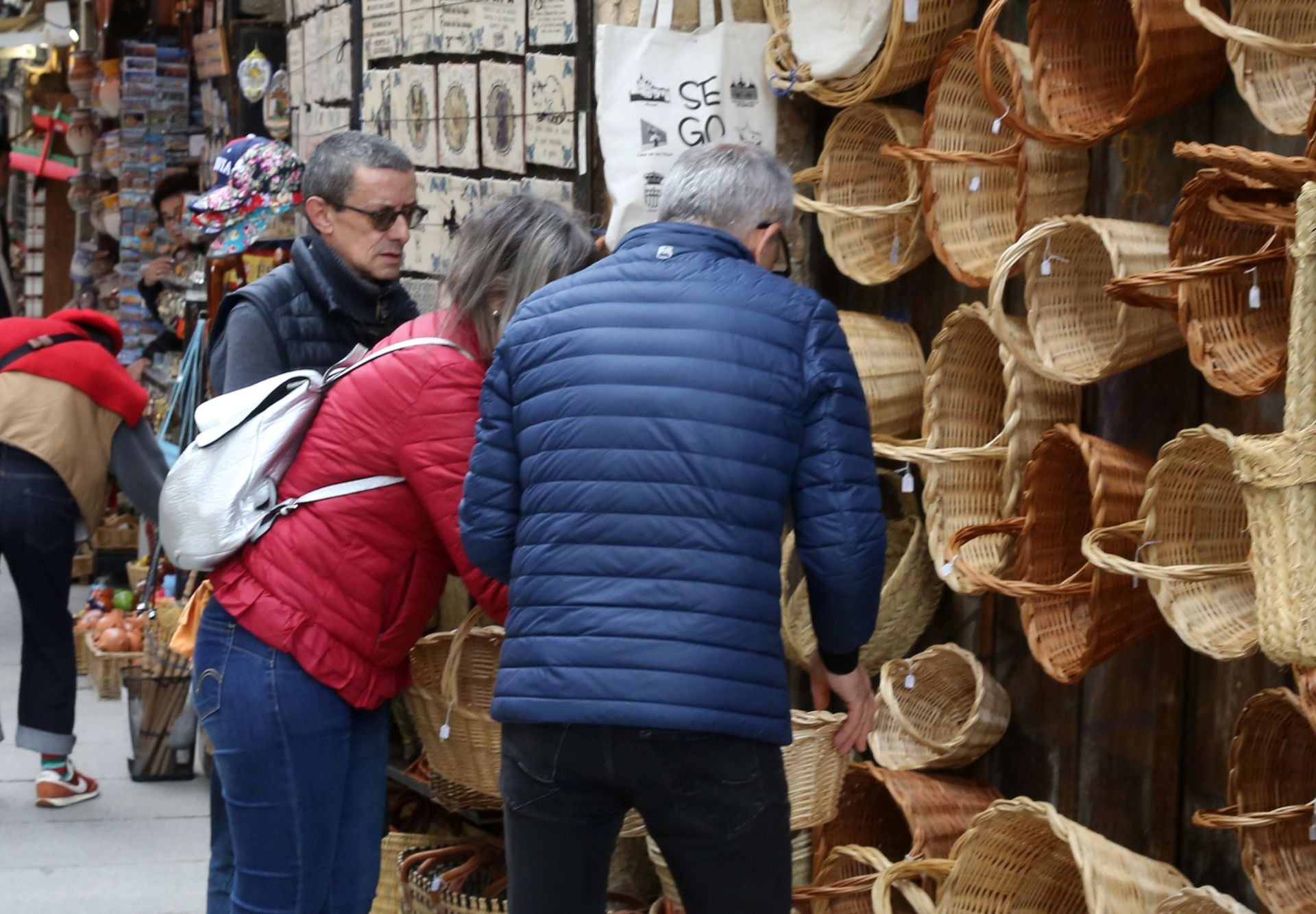 Fotos: Segovia recibe a miles de turistas el primer día del puente