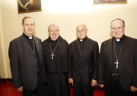 Esteban Escudero, a la derecha, junto a Ricardo Blázquez, Manuel Herrero y Rafael Palmero (fallecido en 2021), los cuatro obispos de Palencia, en una imagen de 2016.