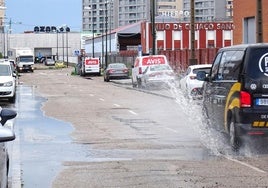 Balsas de agua en el polígono de Argales.