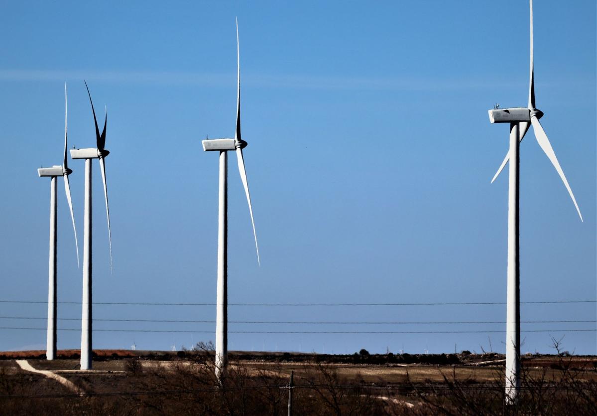 Segovia, a la cola regional en energía eólica y casi en la hidráulica