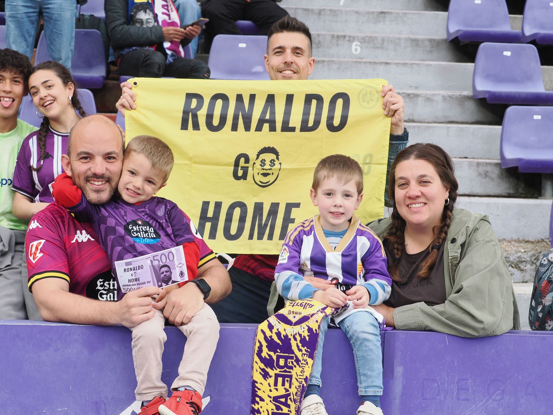 Búscate en la grada del Real Valladolid - FC Barcelona (1/5)