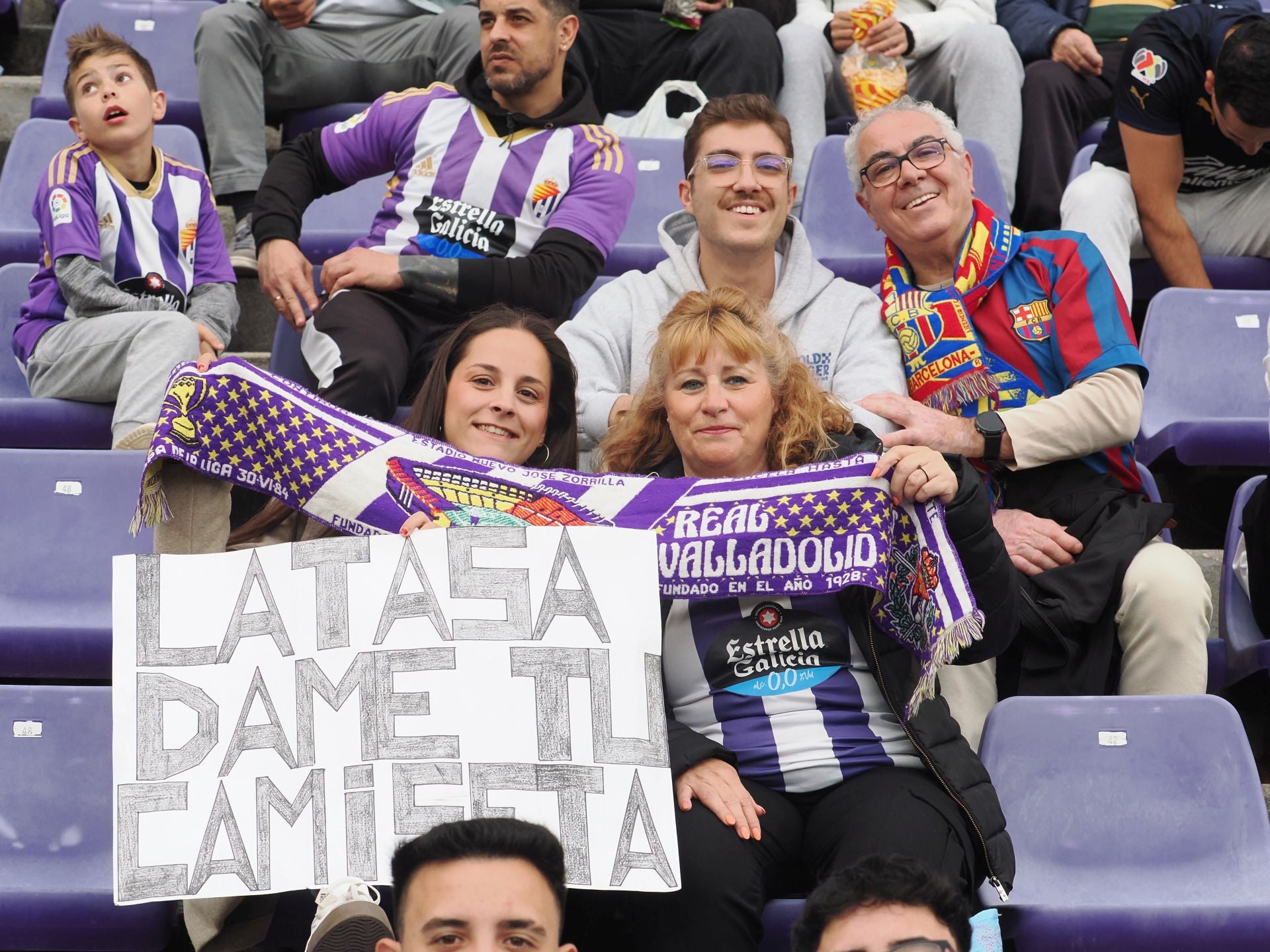 Búscate en la grada del Real Valladolid - FC Barcelona (1/5)