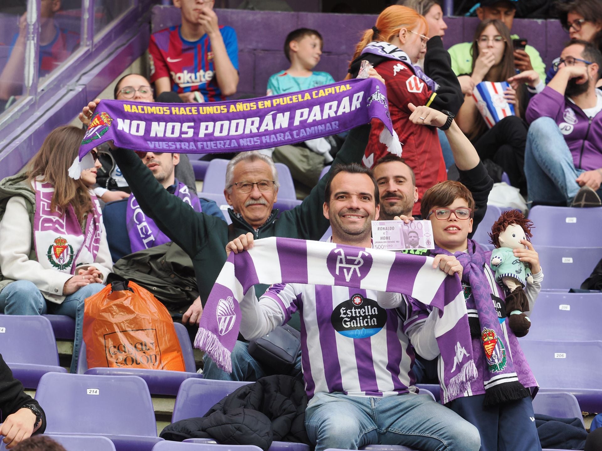 Búscate en la grada del Real Valladolid - FC Barcelona (2/5)