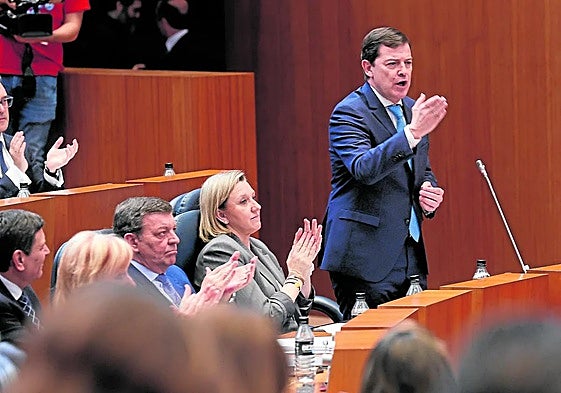 Alfonso Fernández Mañueco en las Cortes.