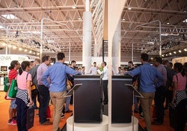 Expositores en una edición anterior de Expobiomasa.