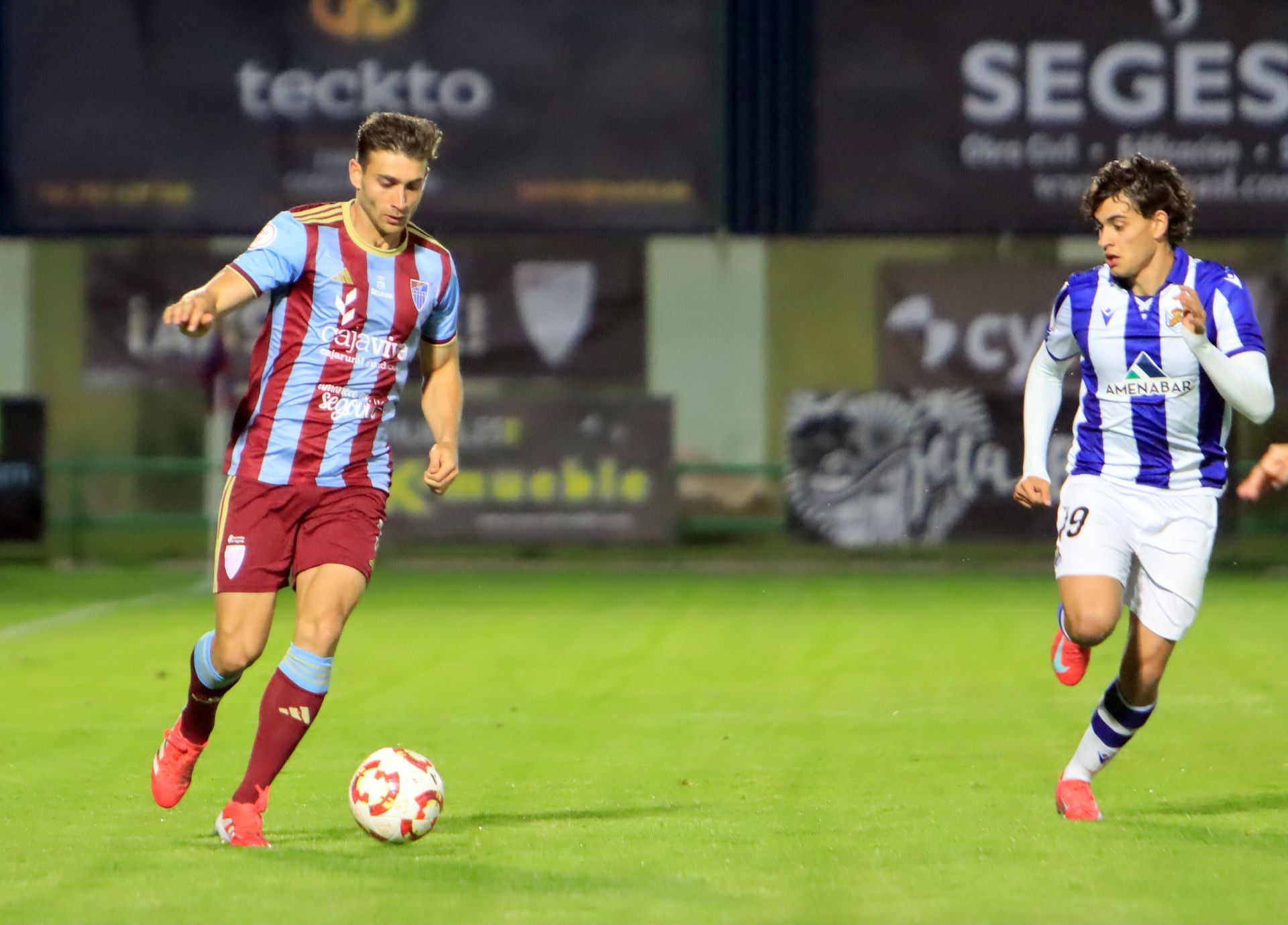 Fotos del empate entre la Segoviana y la Real Sociedad B