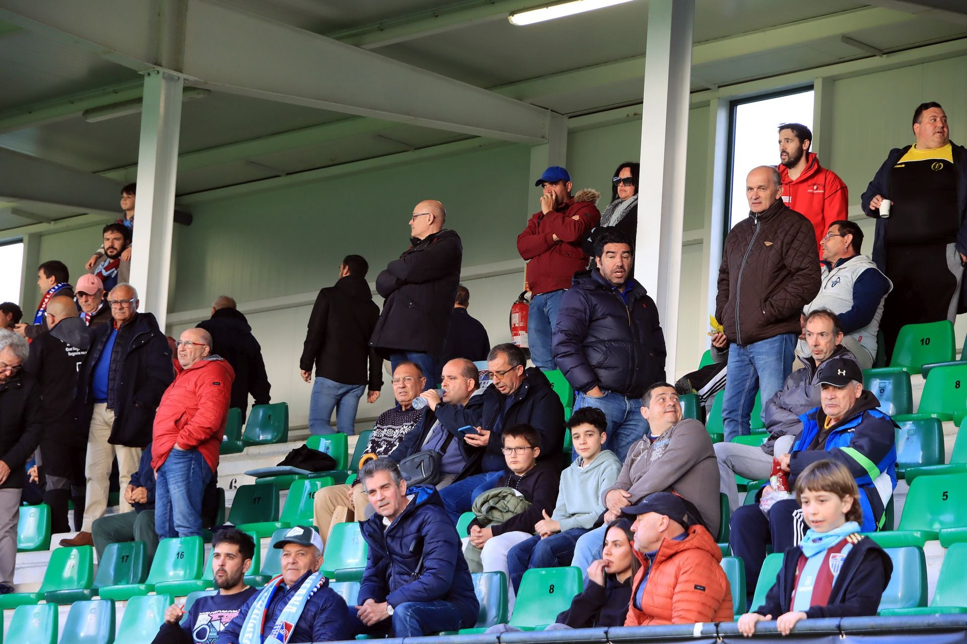 Búscate en las gradas de La Albuera en el Segoviana vs Real Sociedad B