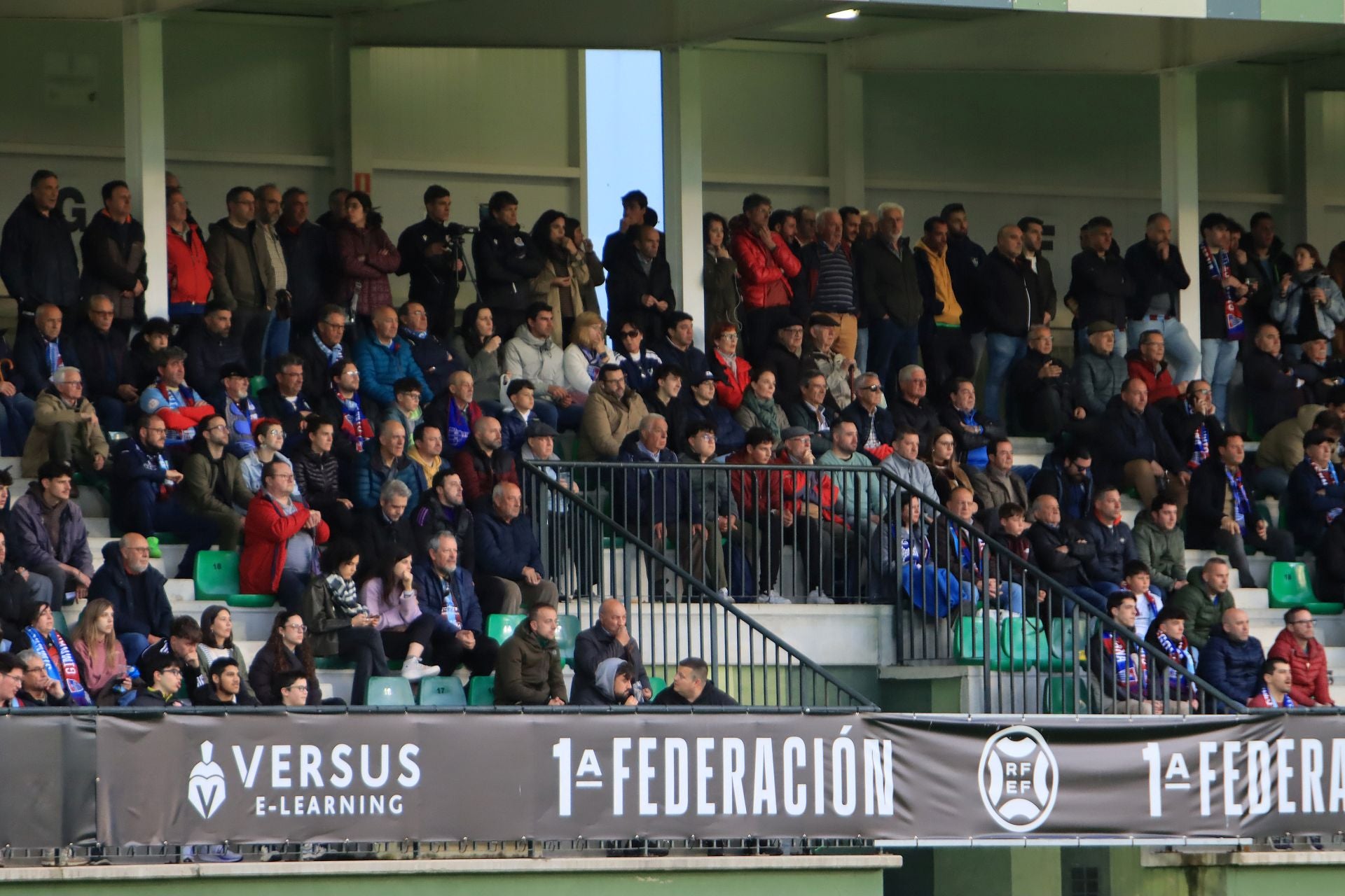 Búscate en las gradas de La Albuera en el Segoviana vs Real Sociedad B