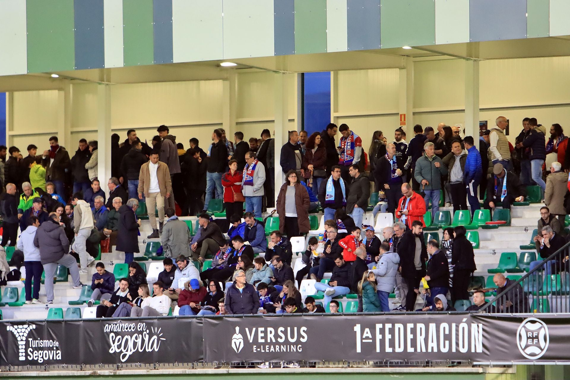 Búscate en las gradas de La Albuera en el Segoviana vs Real Sociedad B