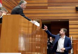 Tudanca va camino del Senado con despedida áspera de Mañueco