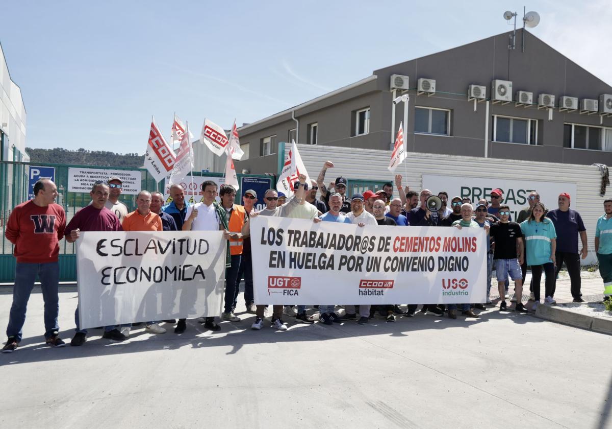 La plantilla de Cementos Molins desconvoca la huelga indefinida tras ratificar el preacuerdo