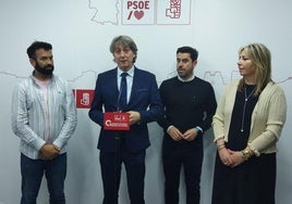 El secretario general del PSOE en Castilla y León, Carlos Martínez, se ha reunido con los alcaldes y los concejales de Zamora.