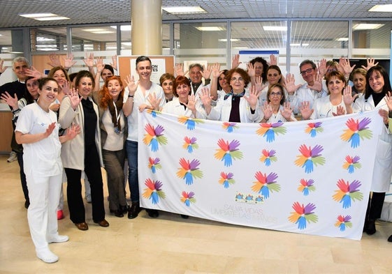 Profesionales de la Gerencia de Asistencia Sanitaria de Palencia celebran el día de la higiene de manos.