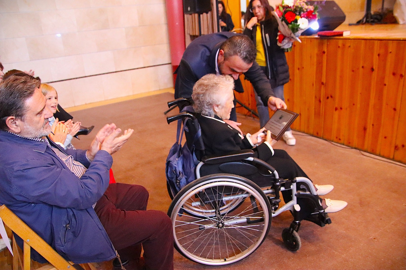 Teresa Mancho Cuadrado, de 93 años, recibe el homenaje de Villabrágima