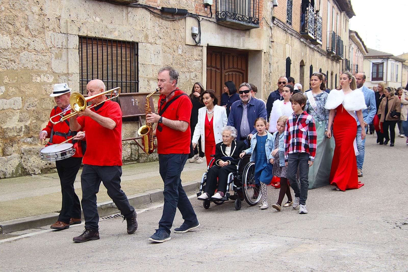 Teresa Mancho Cuadrado, de 93 años, recibe el homenaje de Villabrágima