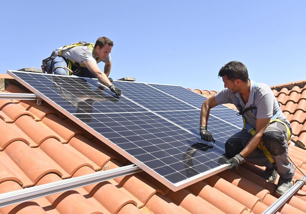 Tordesillas instala paneles solares en tres edificios municipales