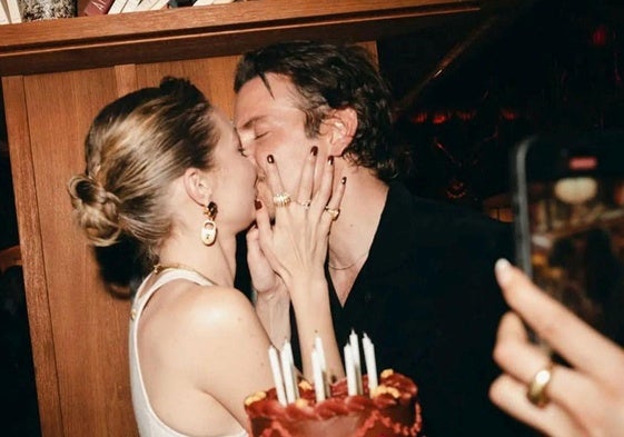 El ya famoso beso entre Gigi Hadid y Bradley Cooper.