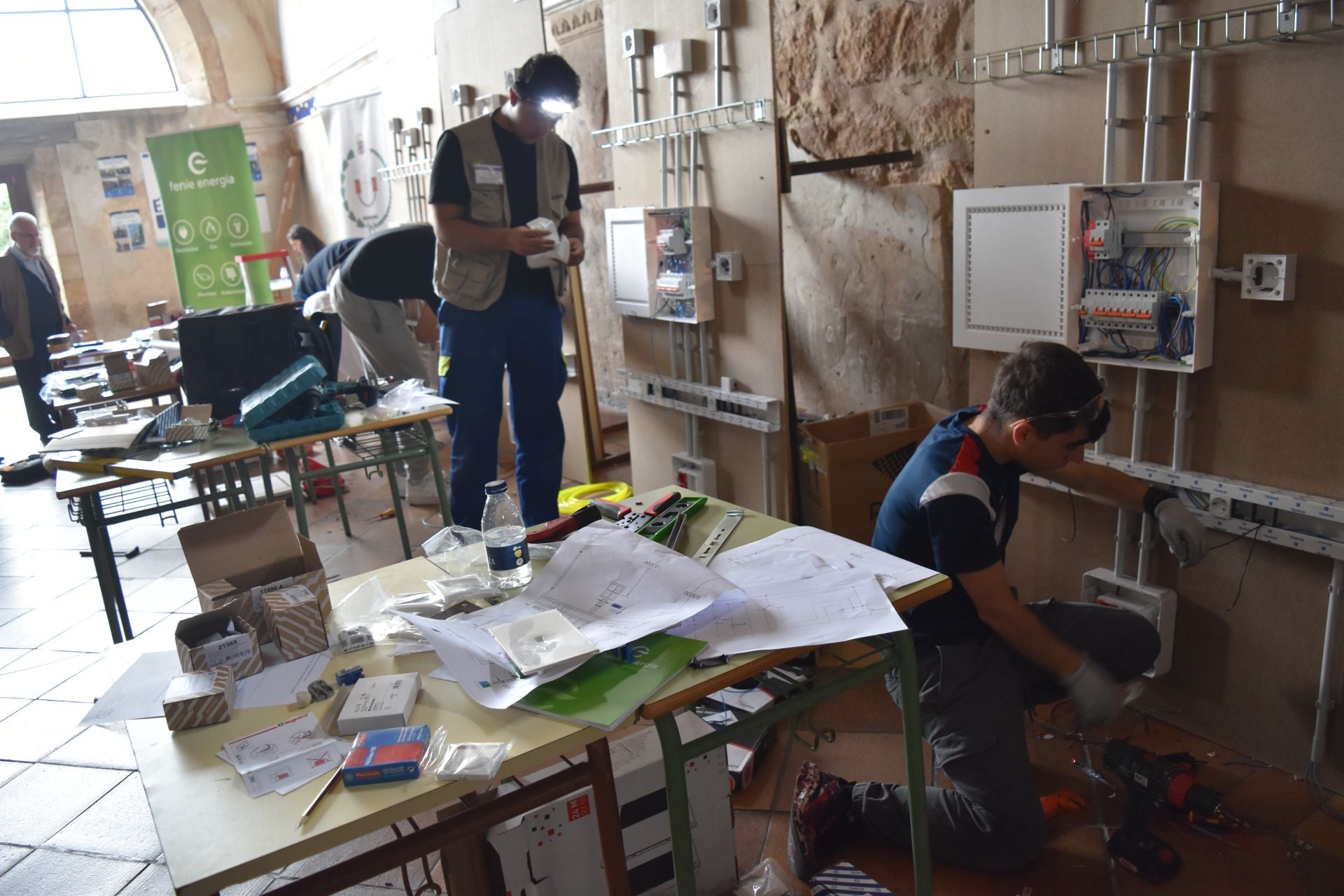 Concurso de sobretensiones, automáticos y tomas de corriente en Aguilar