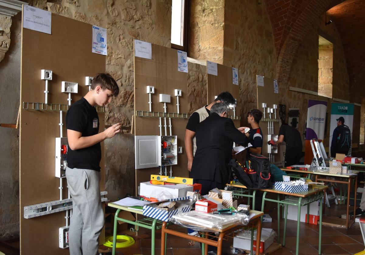 Concurso de sobretensiones, automáticos y tomas de corriente en Aguilar