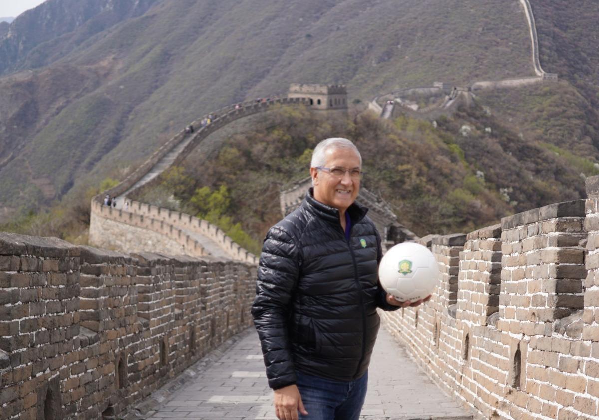 Imagen principal - Gregorio Manzano, el entrenador sencillo que se quedó a vivir en Valladolid
