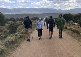 Peregrinos en el Camino de San Frutos.