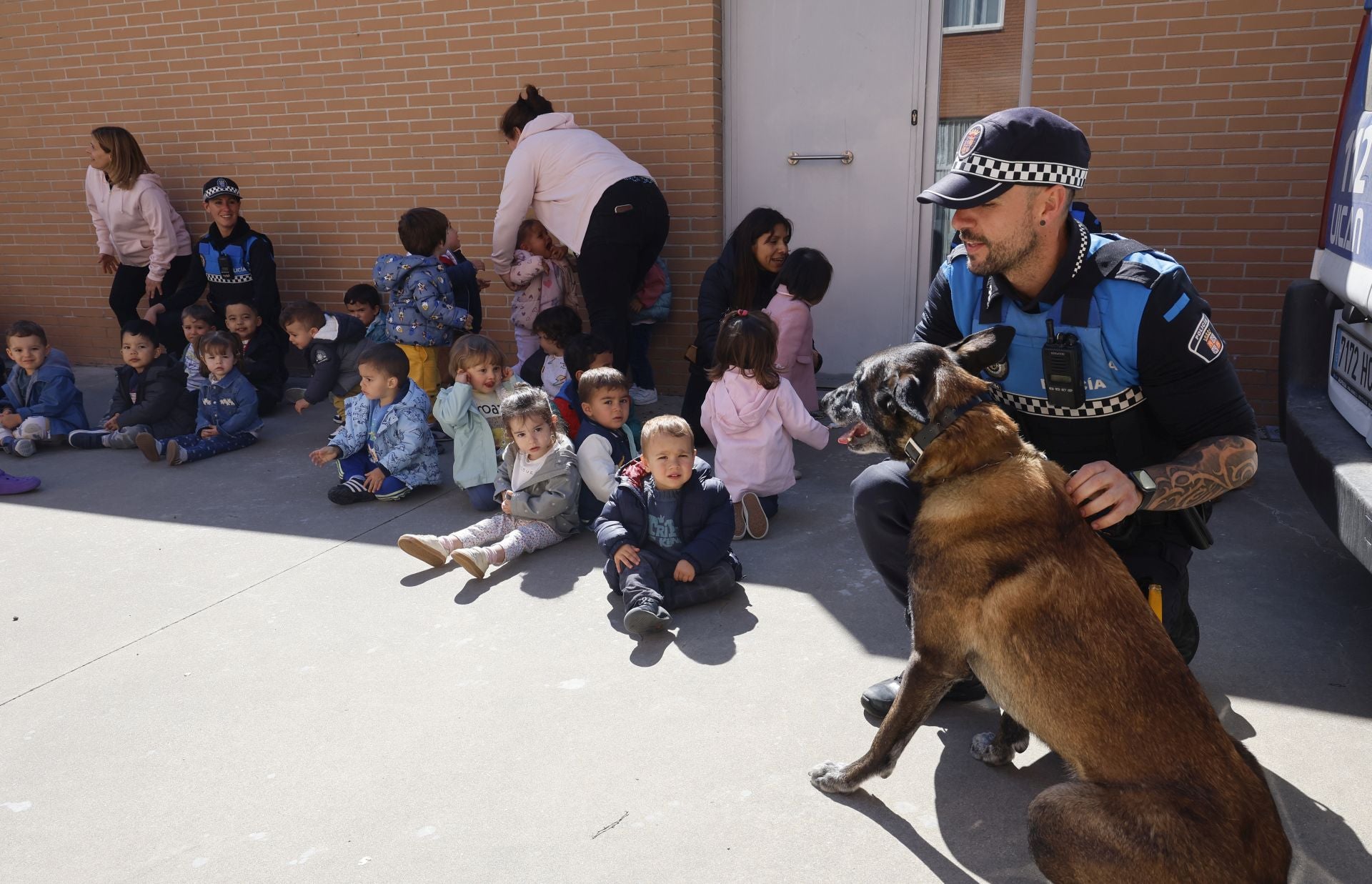 La Policía Local visita la Escuela Infantil Casilda Ordóñez