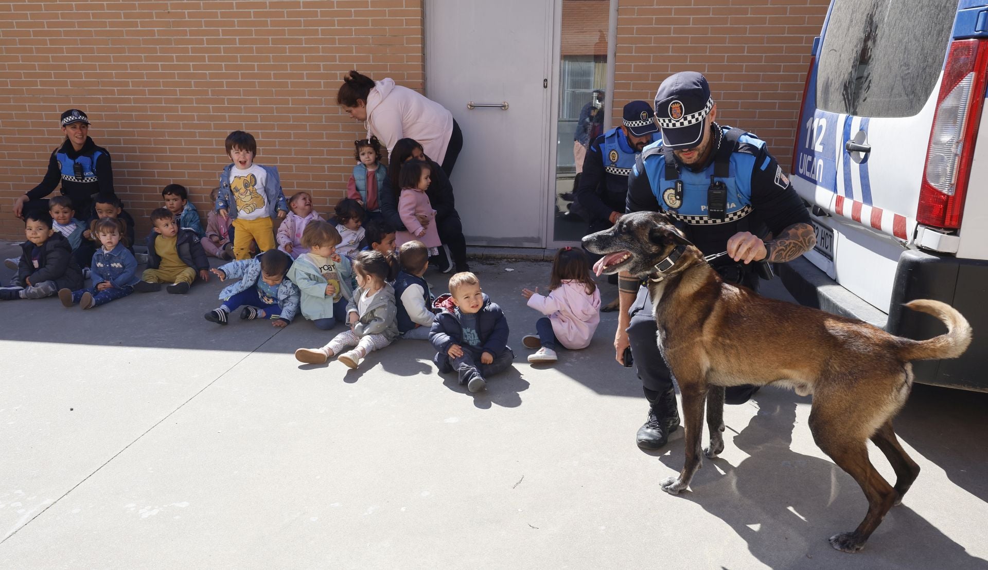 La Policía Local visita la Escuela Infantil Casilda Ordóñez