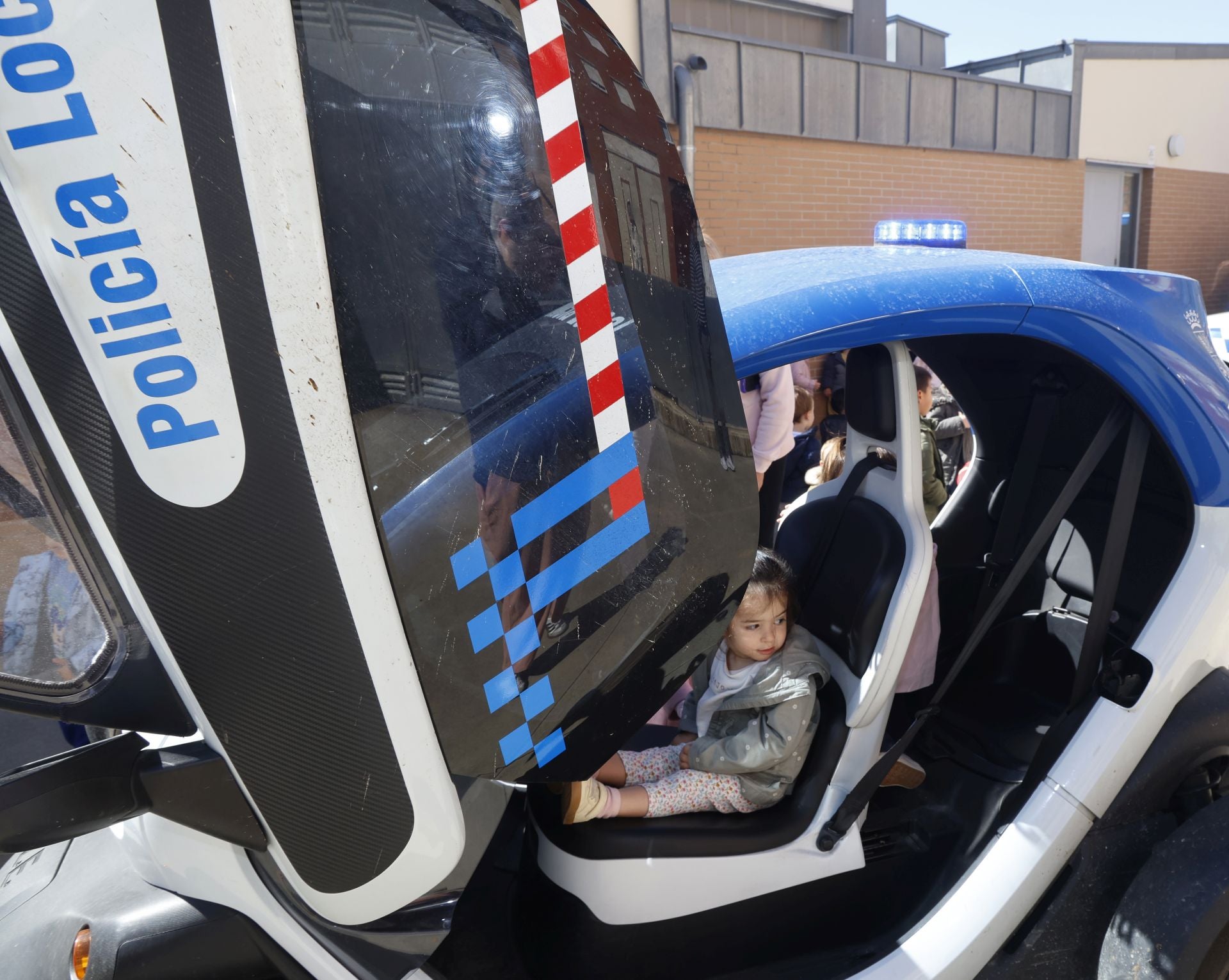 La Policía Local visita la Escuela Infantil Casilda Ordóñez