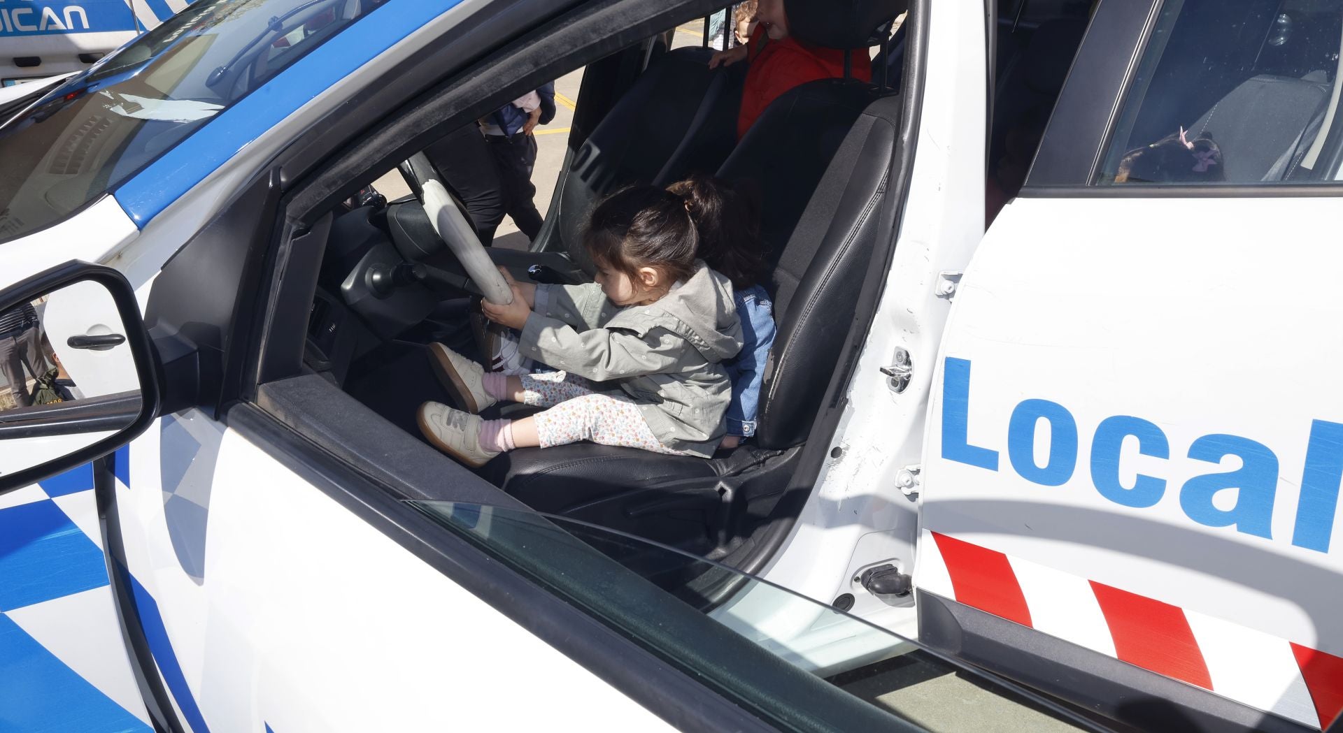 La Policía Local visita la Escuela Infantil Casilda Ordóñez