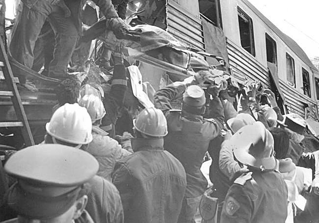 Imagen del accidente de Patricio Cacho, en la portada de El Norte del viernes, 4 de marzo de 1988.