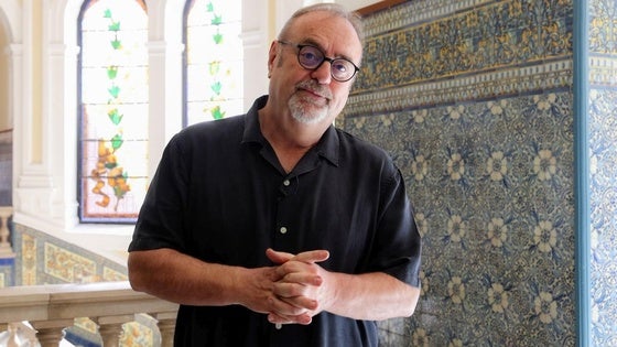 Fernando Rey, en un pasillo de la Facultad de Derecho en Valladolid.